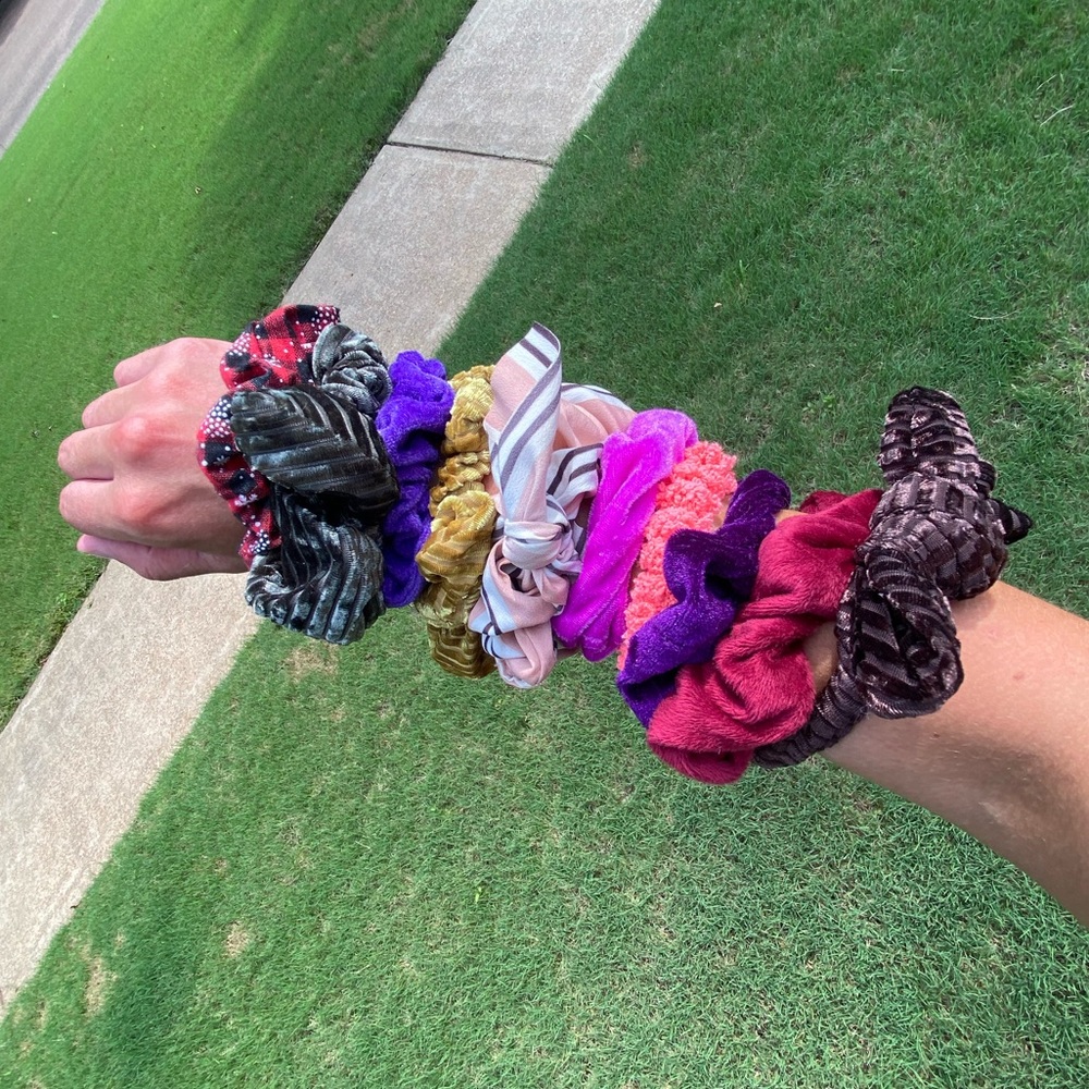 SCRUNCHIE PACK🩷💚🧡 - Picture 5 of 5